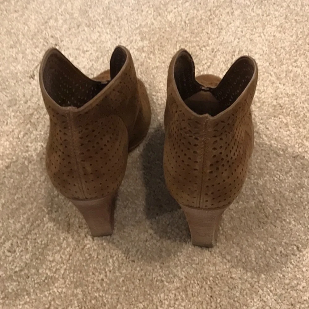 Vince Camuto heels - Picture 4 of 5